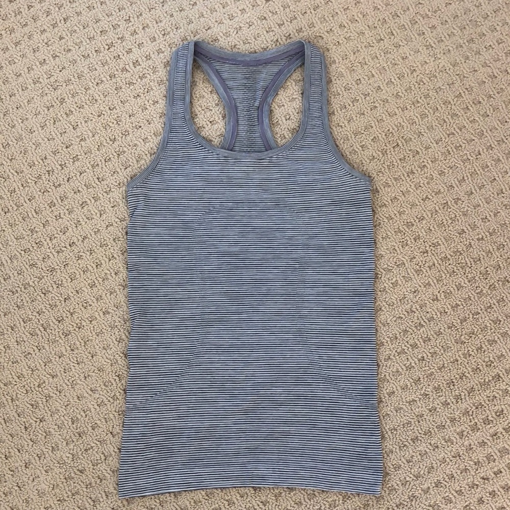 Lululemon swiftly tech tank top size 2 EUC